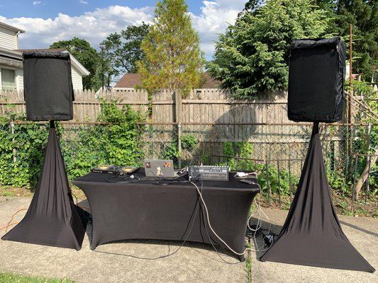 Are you thinking about hosting an outdoor party but need help with live sound? Let us help you make the best out of your outdoor party