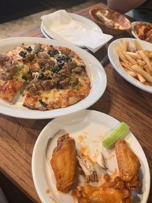 Lunch special 7 wings and a personal pizza.  So much food!  Great deal for lunch