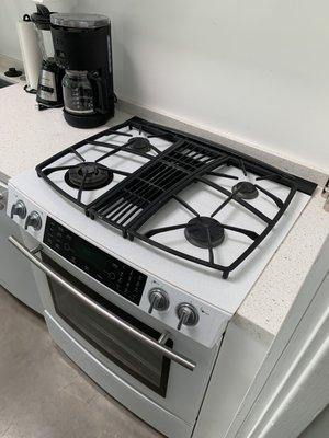 Gas stove cooktop glass replacing.