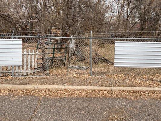 Fence cut