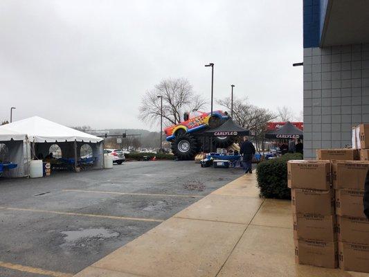 Bounce house and food