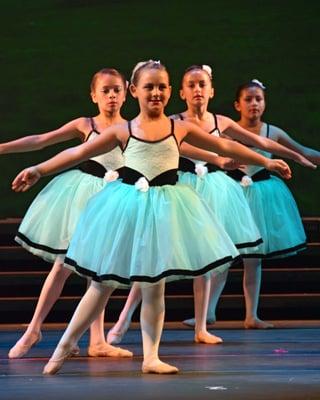 dancemaker, dance lessons, Performing arts Studio, Ballet, Tap, Jazz Funk, Hip-Hop, Lyrical, Acting, Theater, Tumbling, Voice, Sing Lesson