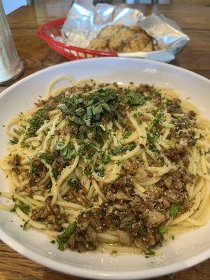 Garlic olive oil pasta