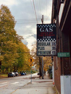 Come by our location in NW Portland and fill your tank! Downtown Portland's best place for gas.