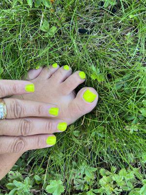 Gel manicure and classic pedicure