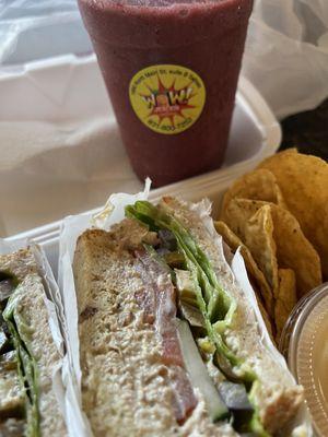 Tuna Sandwich & Berry Mix Smoothie