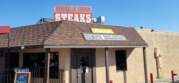 Tommie's Castaic Cafe entrance