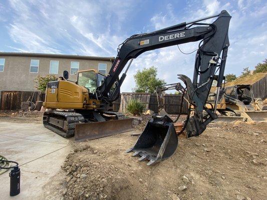 Deere 85g with the hammer.