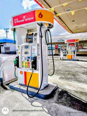 Filling-up @ Shell Kilauea, my go-to gas station in Hilo. Shell Fuel Rewards = discount/gallon. Sign-up today!