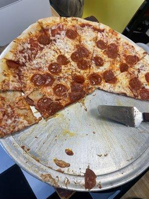 Large pepperoni pizza