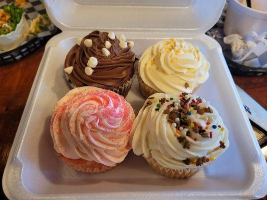 Cupcakes to go!