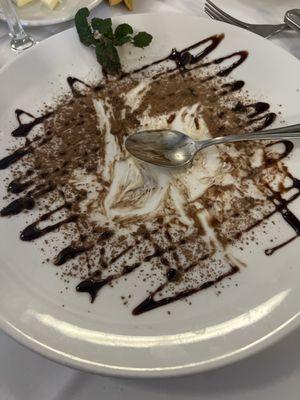 This was a delicious Tiramisu. I would have preferred it without the side of snootiness.