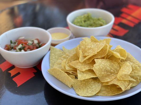 Chips, salsa, guacamole and house-made lemon spicy sauce