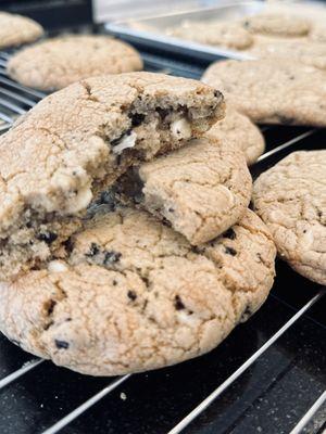 Cookies & Cream Cookie