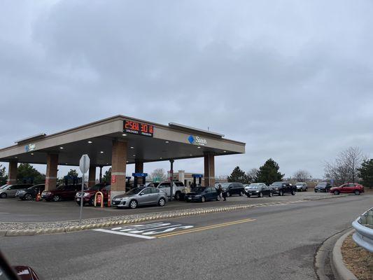 Sam's Club has low price gasoline