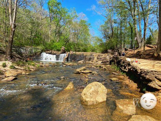 I met a lady here today chanting to a River Goddess & collecting jugs of water. Can you see one of her jugs? Wait, that didn't sound right!