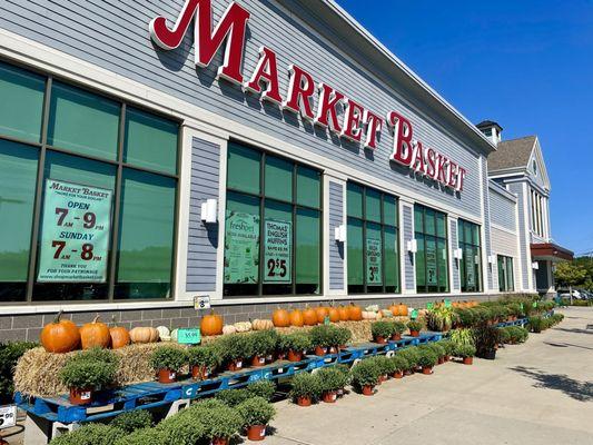 Exterior: Pumpkins, mums, and haybales