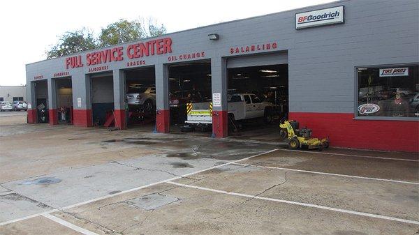 We offer alignments, brakes, batteries, diagnostics, oil changes, tire repair and more in Chattanooga, TN.