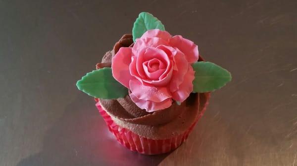 Gumpaste rose cupcake