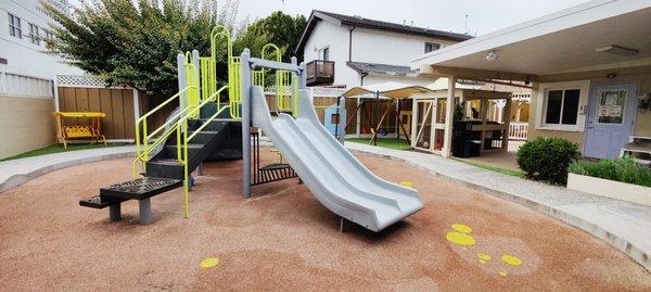 PLAYGROUND 2 is specially designed
for children from
4 to 6 years old.