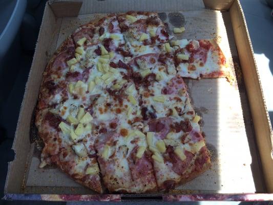 Large Hawaiian chicken pizza to go