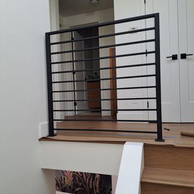 Simple horizontal guard railing