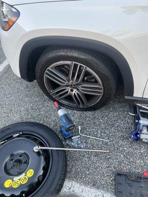 Flat tire assistance ( Tire Change )