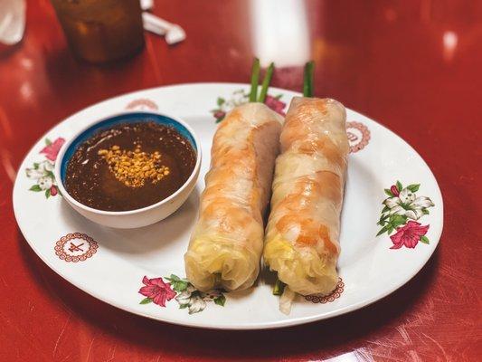 Spring rolls with peanut sauce