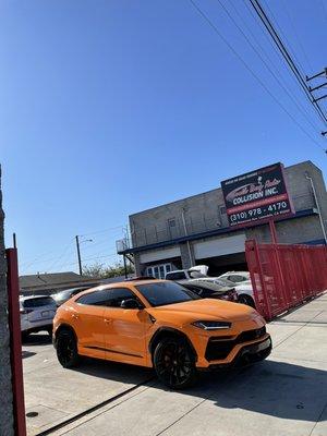 lamborghini urus fully wrapped