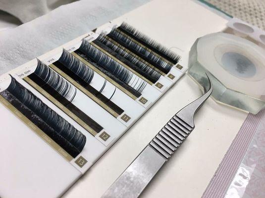 Tools and eyelash extensions