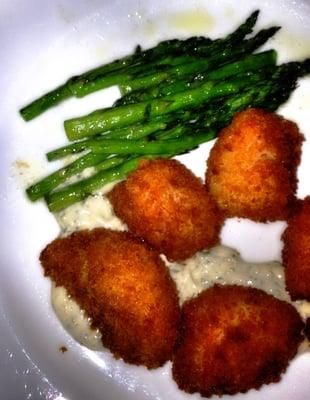 Panko Crusted Scallops with Fresh Asparagus.