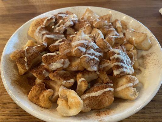 Cinnamon zeppoli