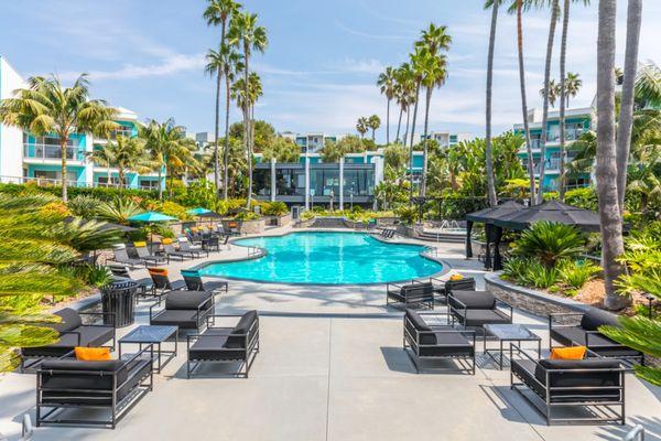 Ocean Club: Pool Seating