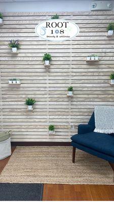 Slat plant wall, relaxing environment