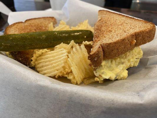 Egg salad sandwich