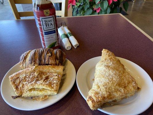 Apple turnover, Kringle, chocolate croissant