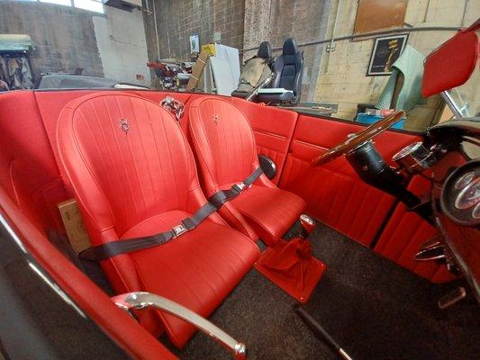 Complete interior in a '32 Ford Roadster