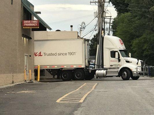 There's a drive-through but it's a tight alleyway and sometimes it's blocked with the delivery vehicles.