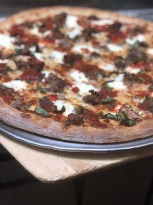 Meatball parm pizza