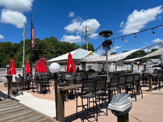 Outside bar/deck seating