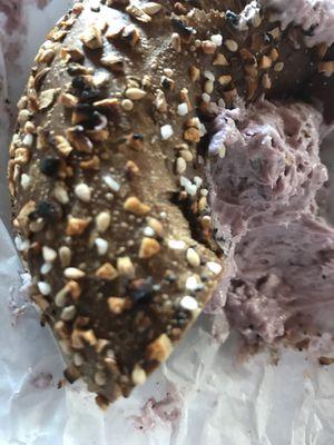 Flavorful pumpernickel everything bagel with great blueberry cream cheese