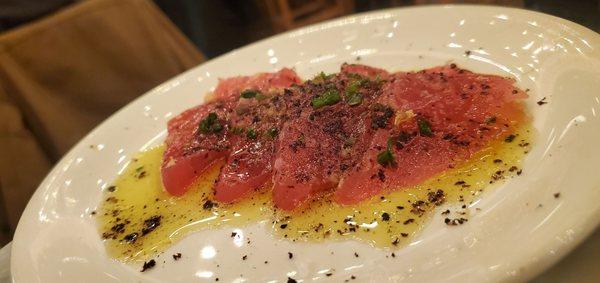 Raw Tuna with lemon, oil and lots of salt.