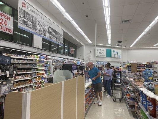 Walgreens long line on a Thursday at 10pm - they need to hire more people and help alleviate the line.