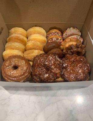 Special order packing them in there for me. Apple fritter ftw!