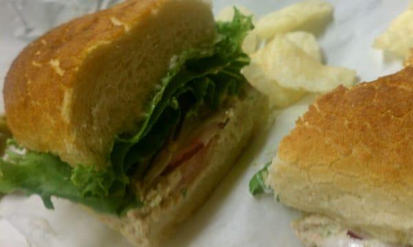 Super neat and delicious tuna sammich! Garlic spread on hit too!!