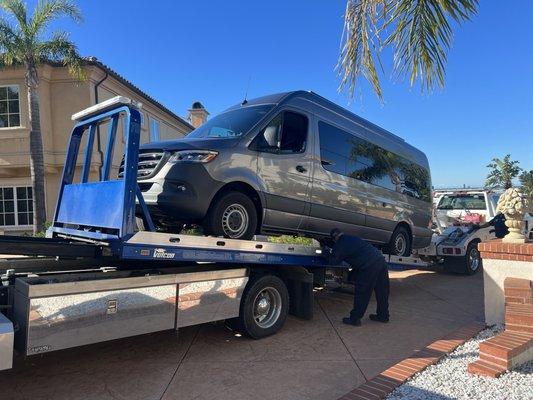 Using 1 tow truck to get the van onto the flat bed tow truck!