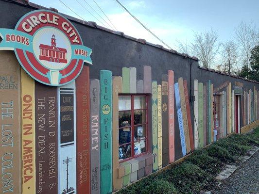 The side of the book store. Isn't this cool .