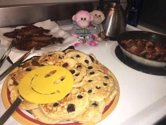 House of Kaku on location - blueberry coconut protein pancakes & bacon baby, bacon