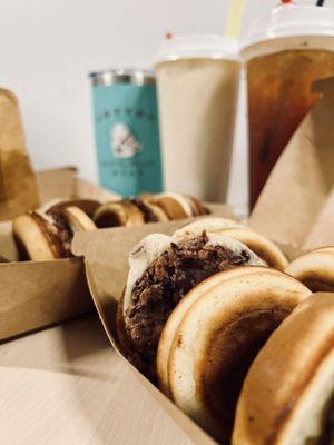 Red Bean pie (in the middle) and other assorted fillings