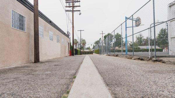 Side alleyway leading to parking lot.